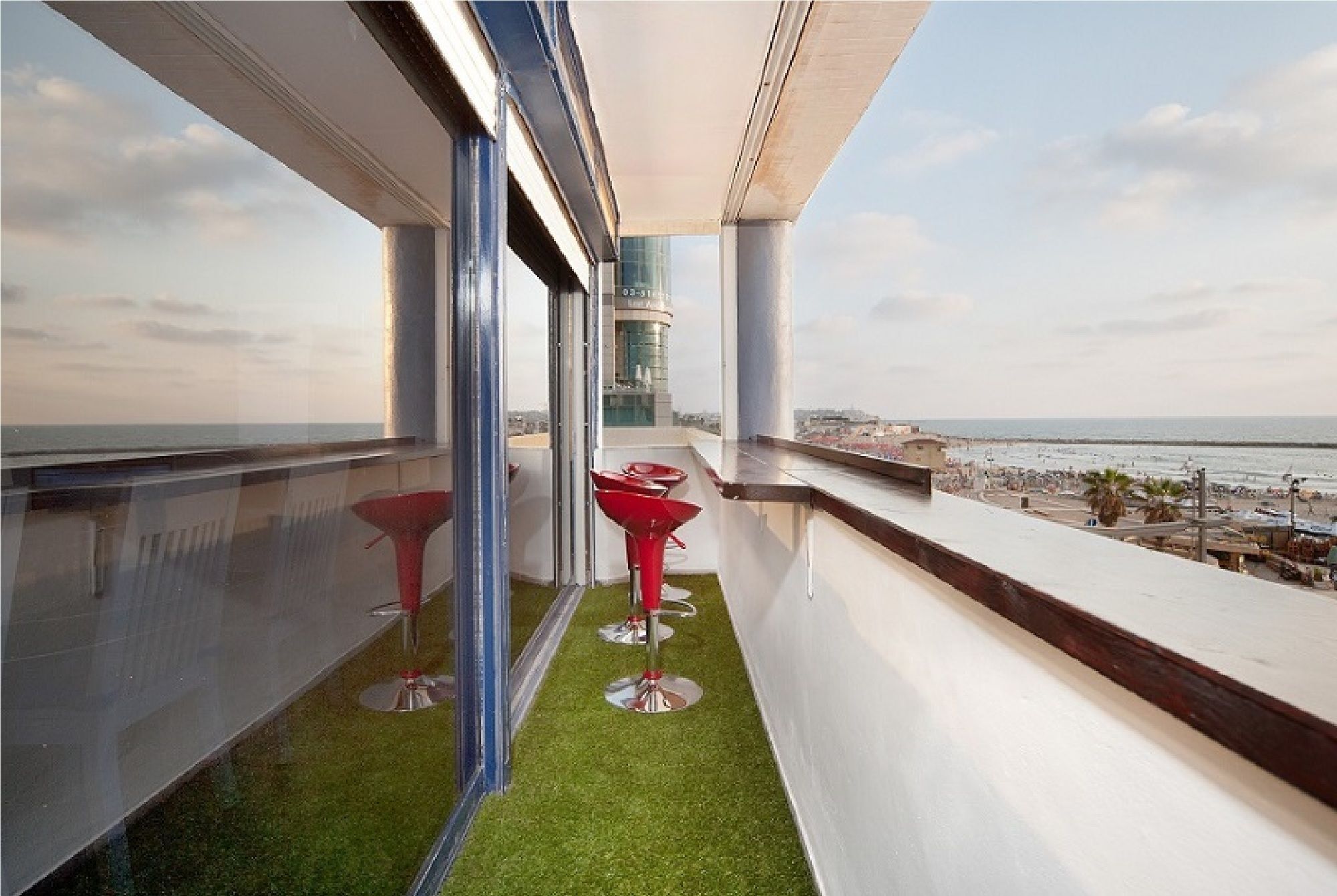 Chic 3Br Apt W Sauna & Parking On The Beach By Sea N' Rent Tel Aviv Eksteriør bilde